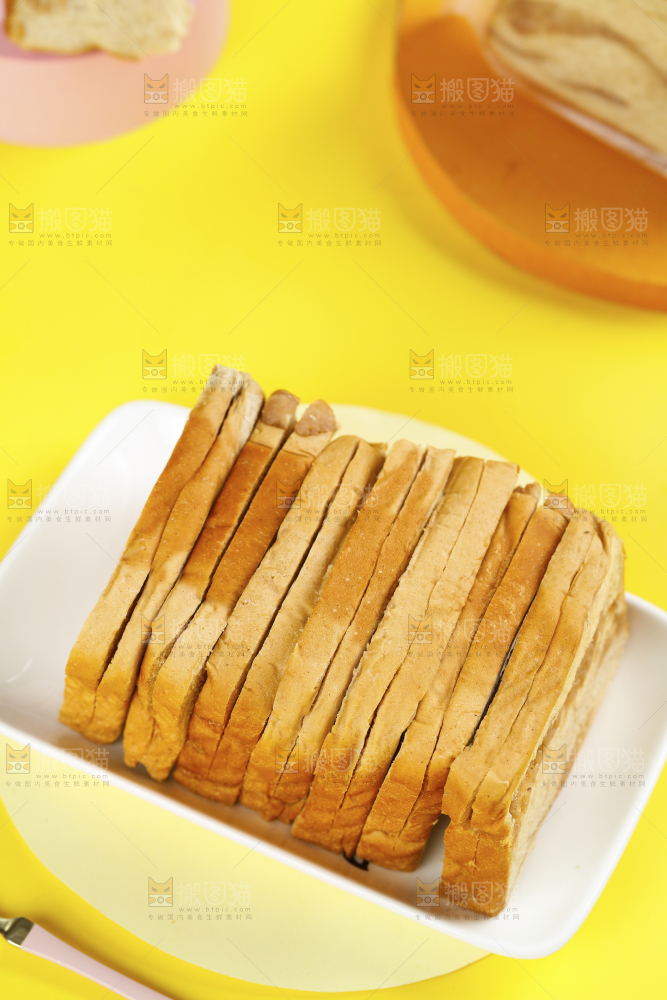 盘子里的青稞芋泥双料吐司