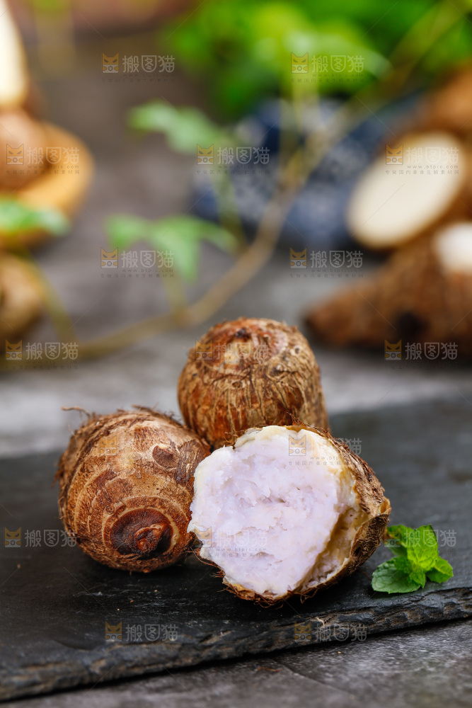 黑底上的小芋头