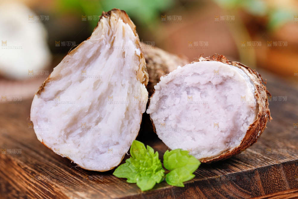 木板上的云南牛奶小芋头