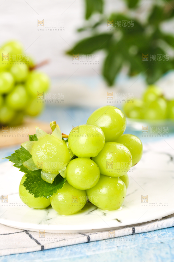 石盘里放着香印青提