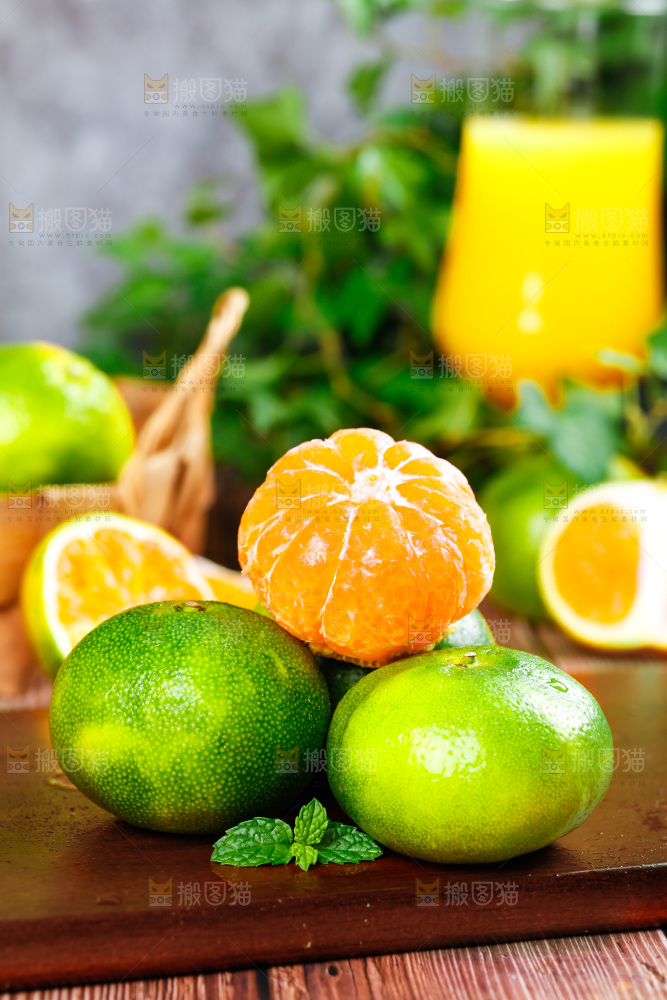 木板上的蜜桔