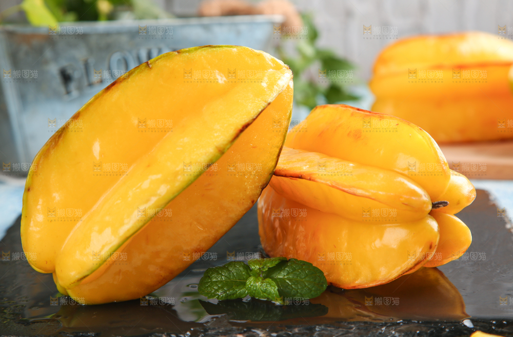 黑底上的五角星杨桃