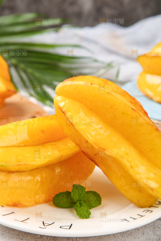 盘子里的甜杨桃