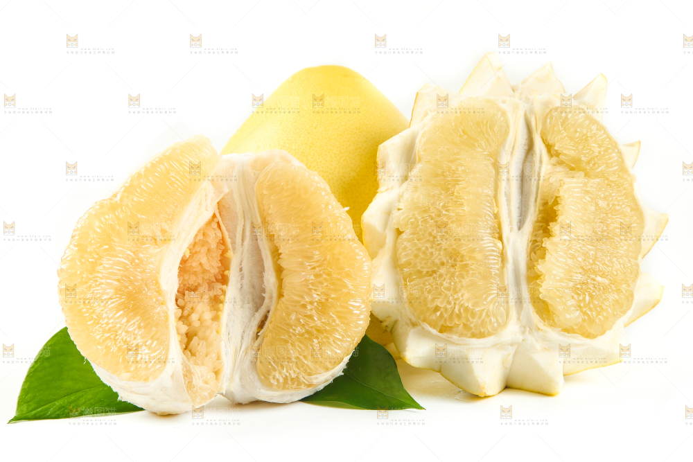 白底上的白心蜜柚和柚子果肉