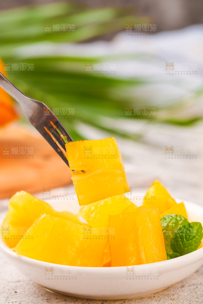 大理石底上一碟杨桃果肉