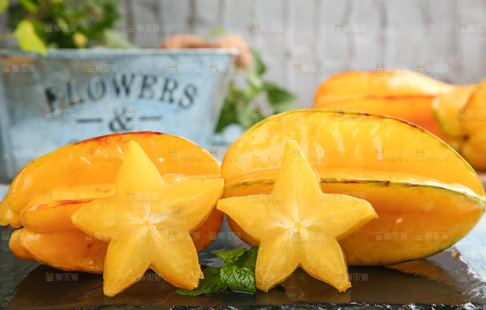 黑底上的五角星杨桃