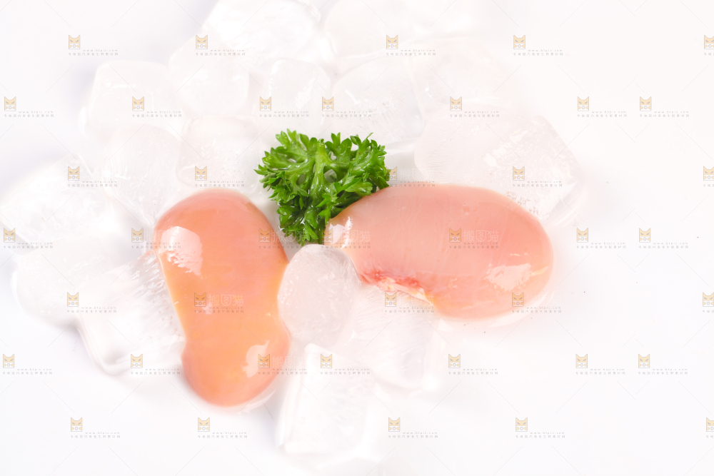 白底上的冷冻鸡腰