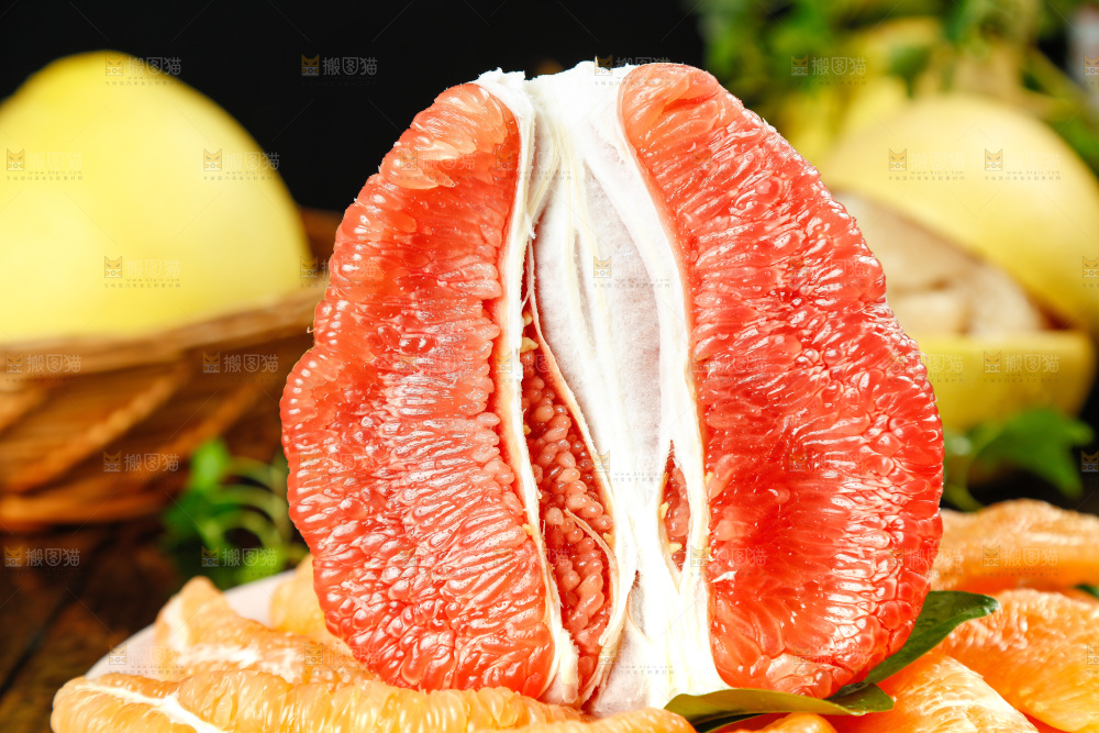 一块红心蜜柚果肉