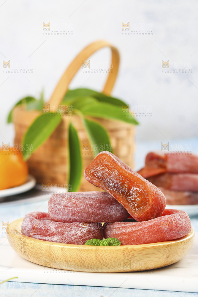 白石板上一盘富平柿饼