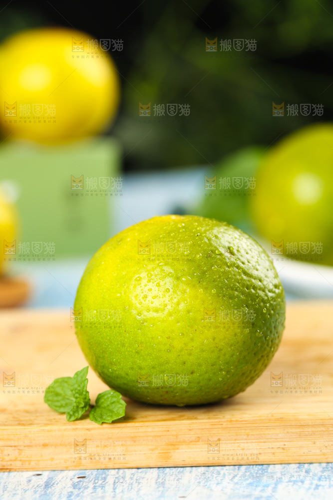 木板上放着皇帝柑