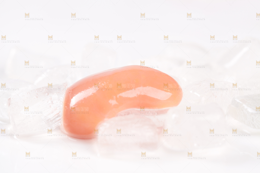 白底上的冷冻鸡腰
