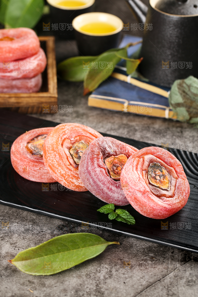 黑底上的柿饼