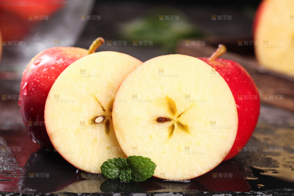黑底上切面的火箭小苹果