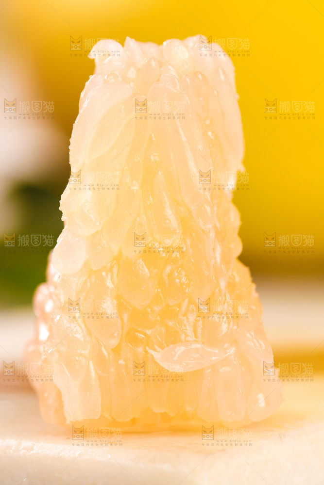 白底上的白肉蜜柚