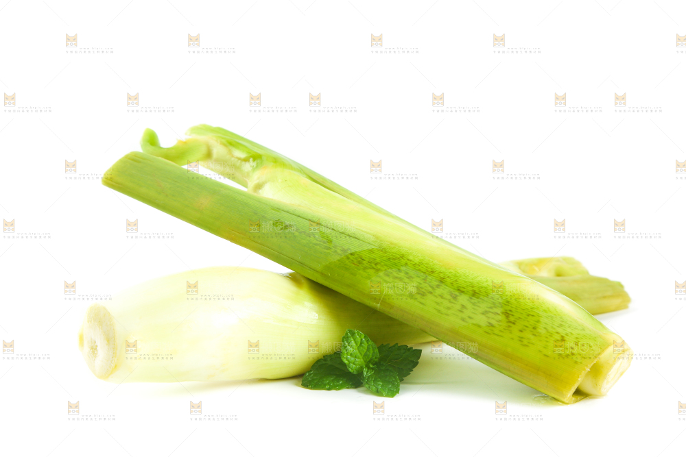 白底上放着茭白