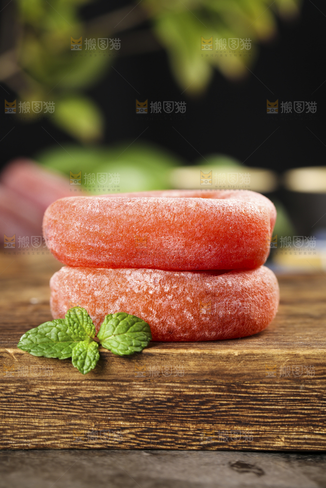 木底上的柿饼