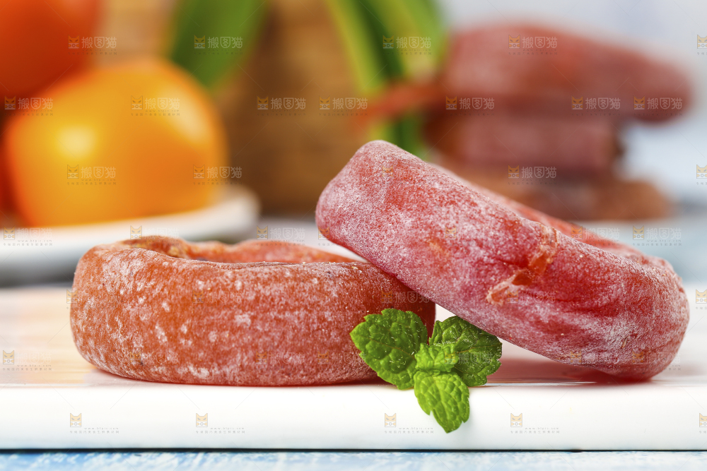 白底上的柿子饼