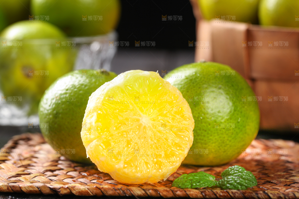 竹垫上放着皇帝贡柑