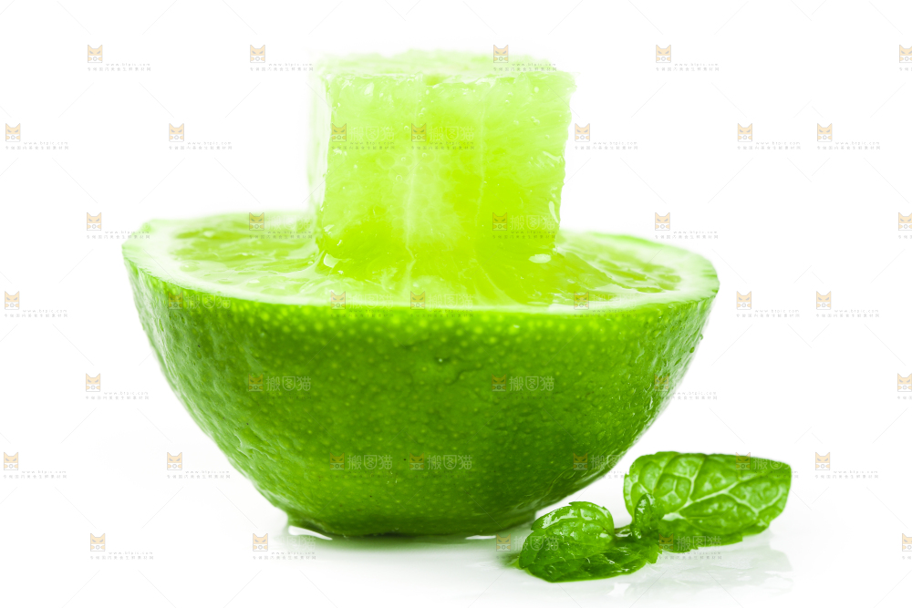 白底上的青柠檬