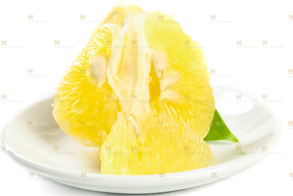 盘子里的葡萄柚