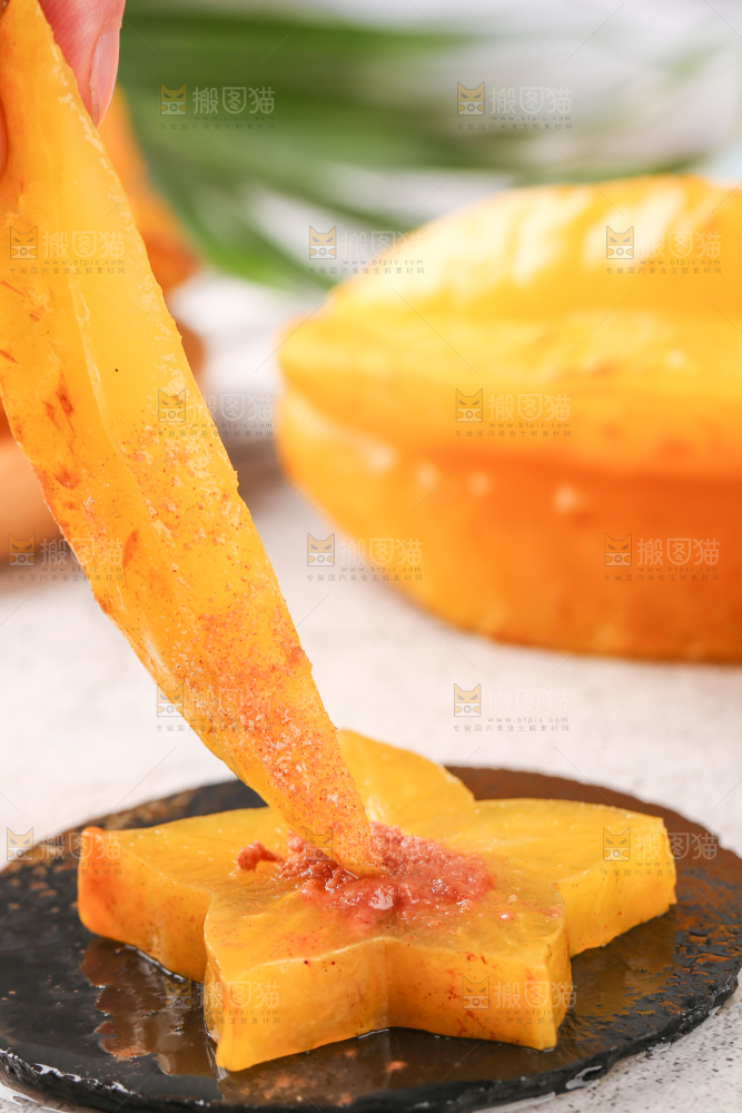 黑石板上的杨桃