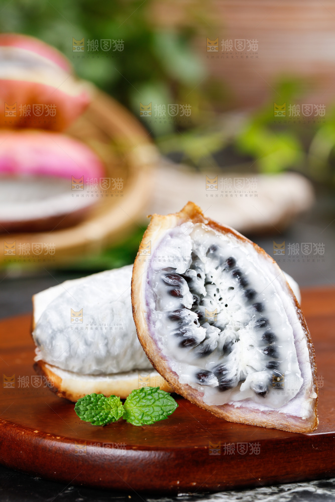 深底上放着八月炸