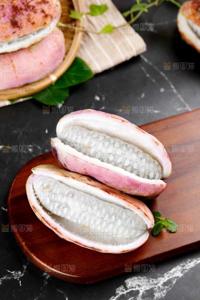 木底上放着八月炸