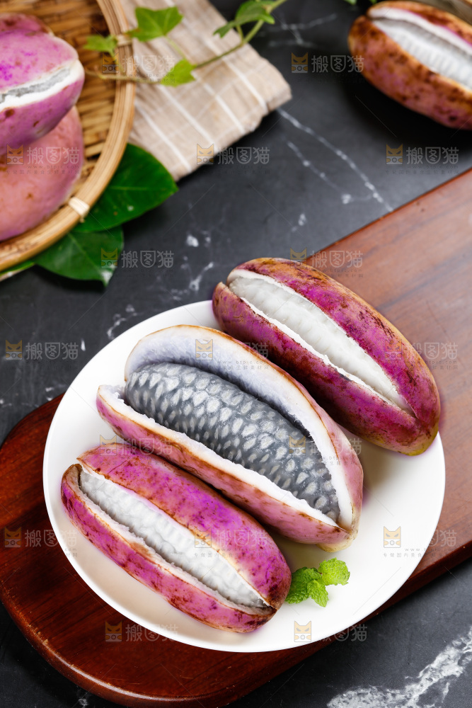 盘子里装着八月瓜