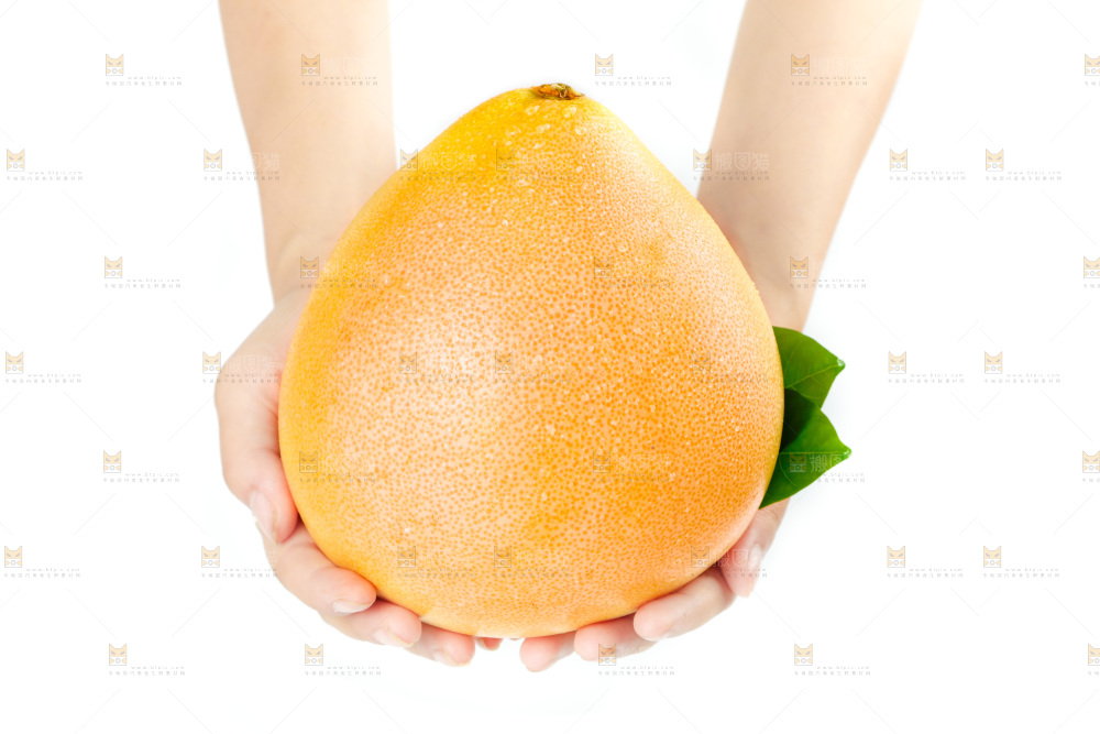 白底上放着柚子