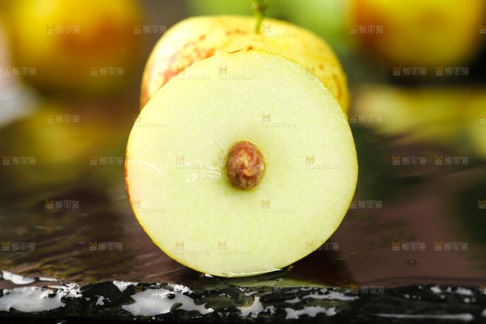 深底上摆放着冬枣