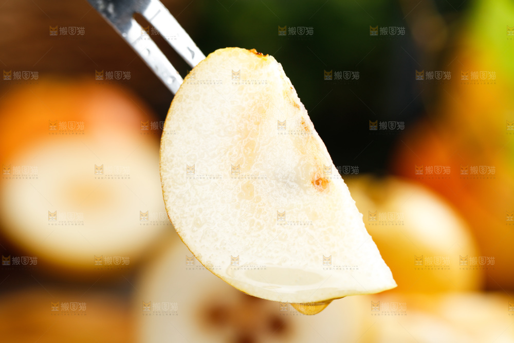 叉子叉着南果梨