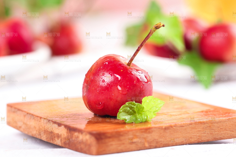 木底上的海棠果