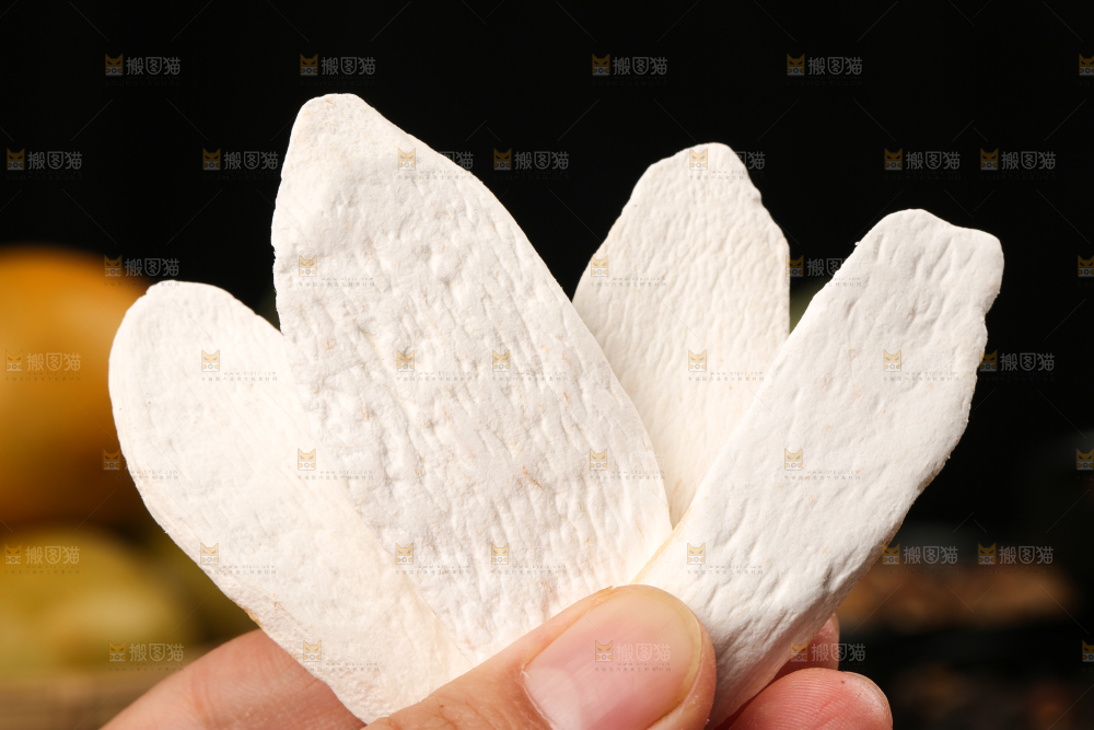 手里拿着山药片