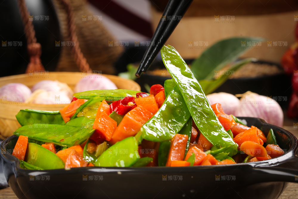 盘子里装着炒荷兰豆