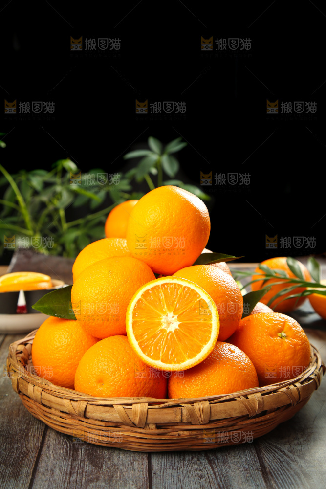 篮子里放着甜橙