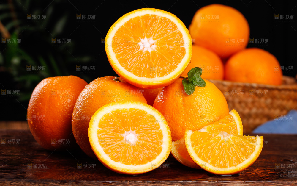 深底上摆放着甜橙