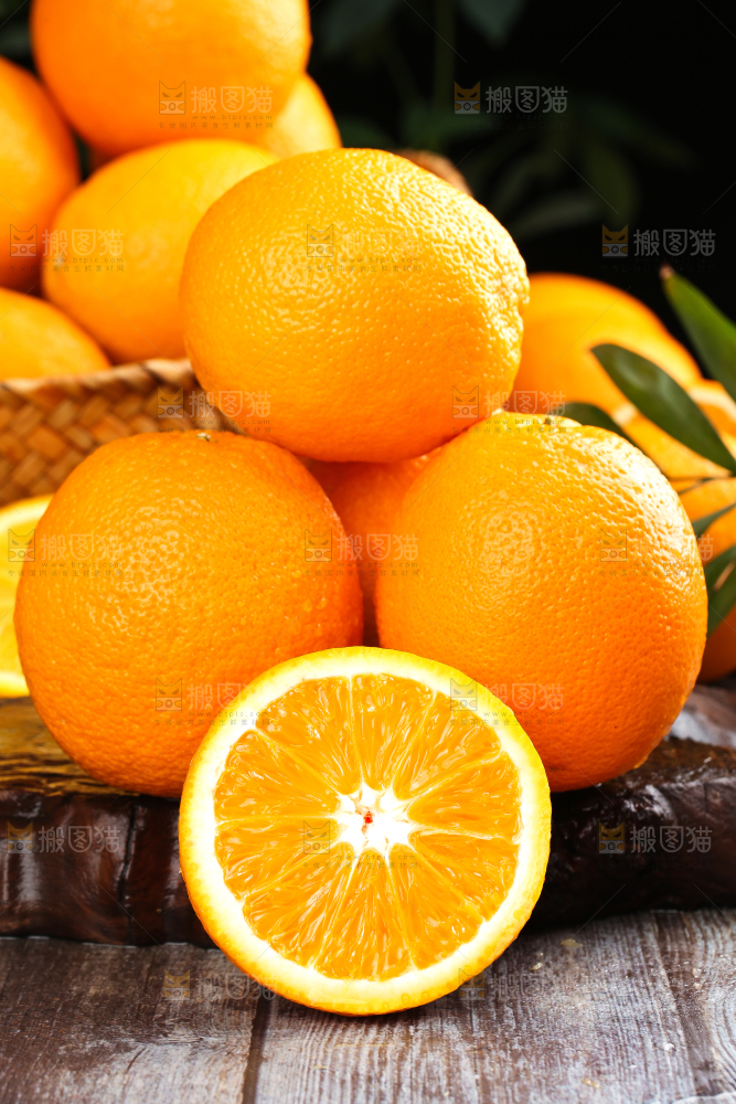 木底上摆放着甜橙