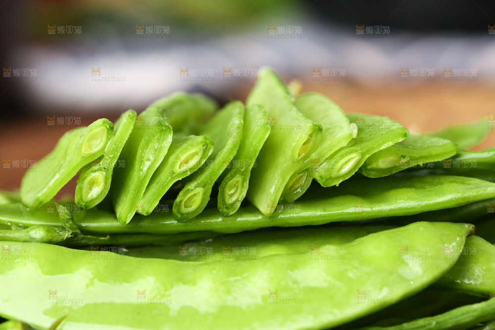 篮子里放着荷兰豆