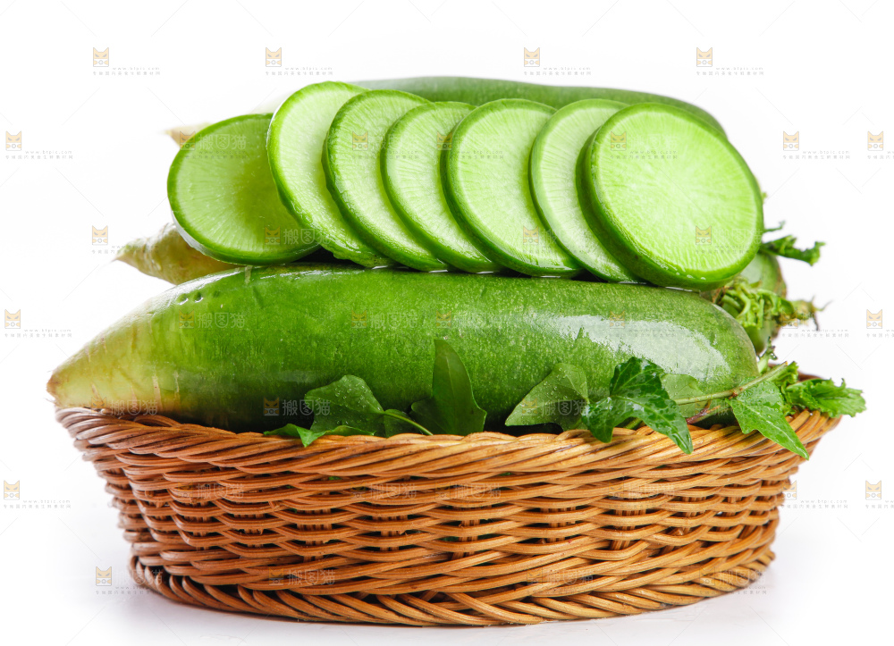 篮子里装着青萝卜