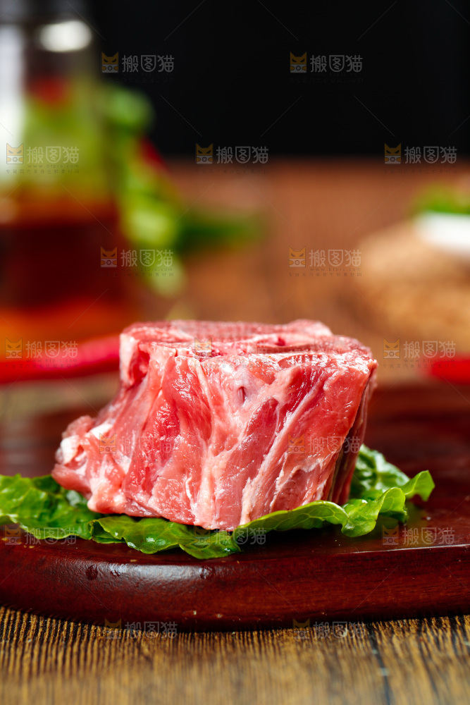 木底上放着羊蝎子