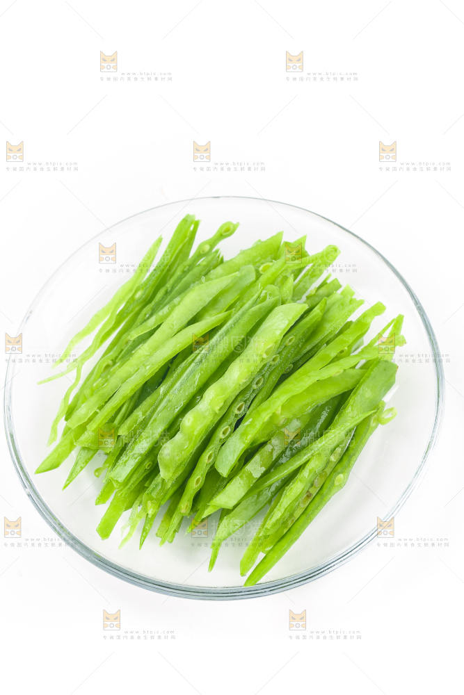 盘子里摆放着荷兰豆