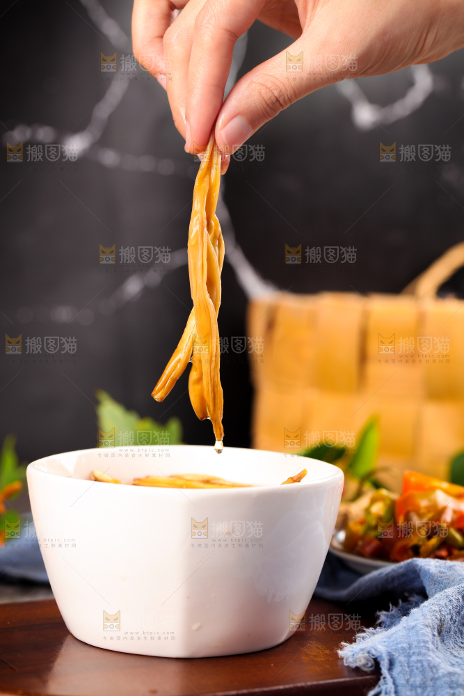 手拿黄花菜