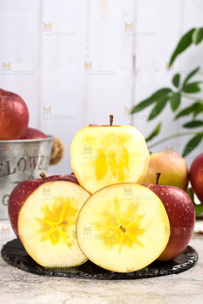 碟子里装着丑苹果