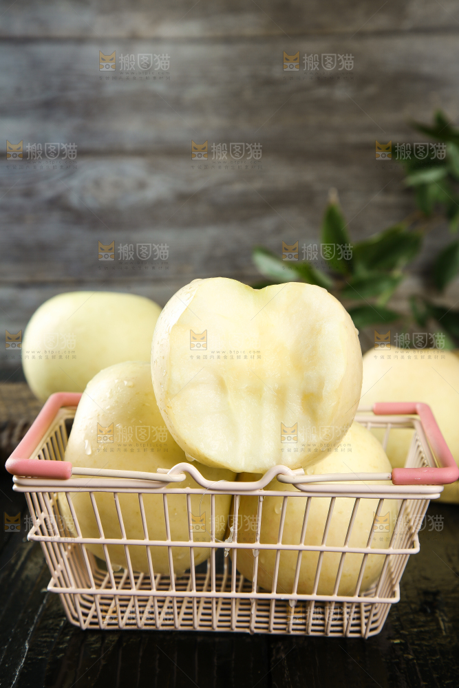 篮子里放着苹果