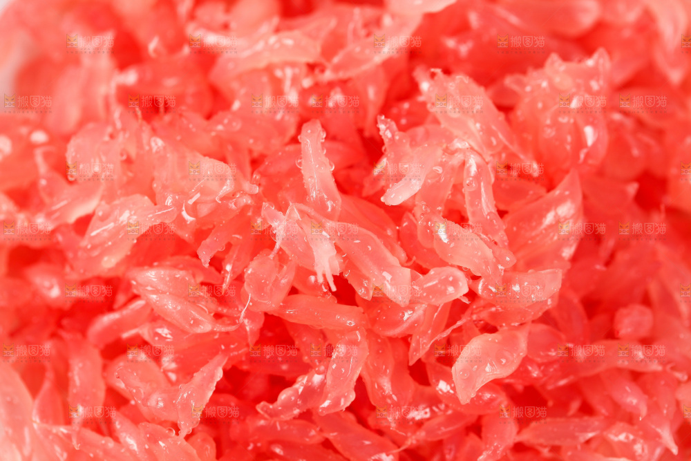 盘子里的红心柚子果肉
