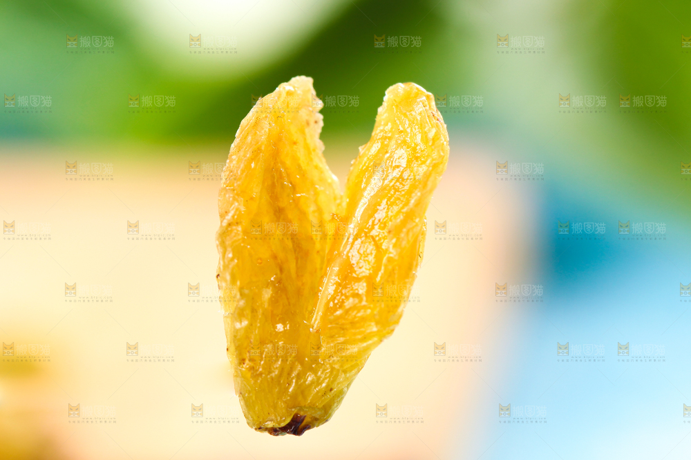 木板上的新疆葡萄干