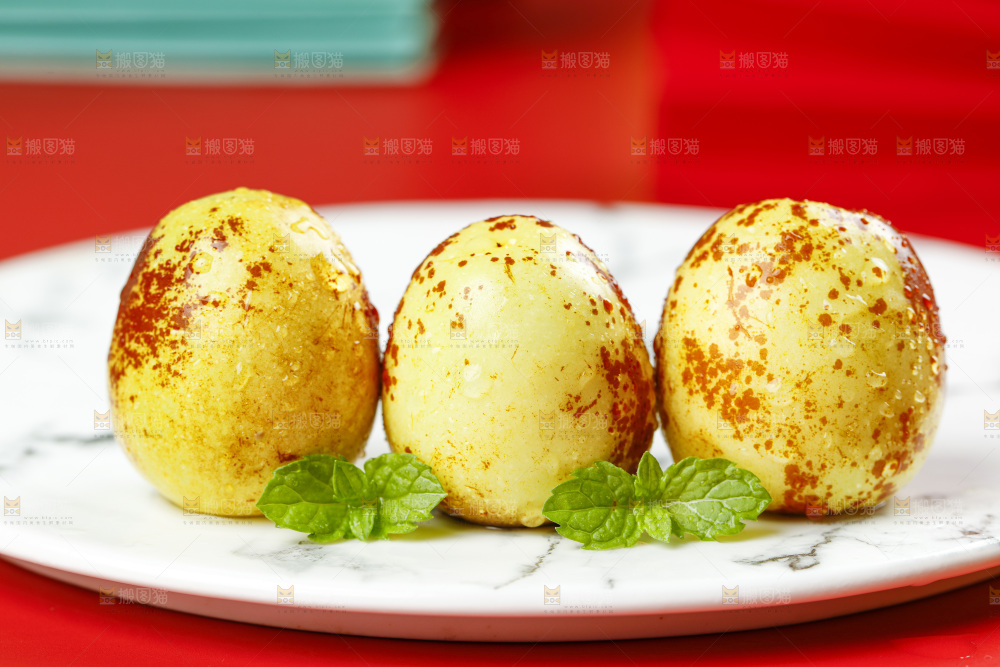 盘子里装着冬枣