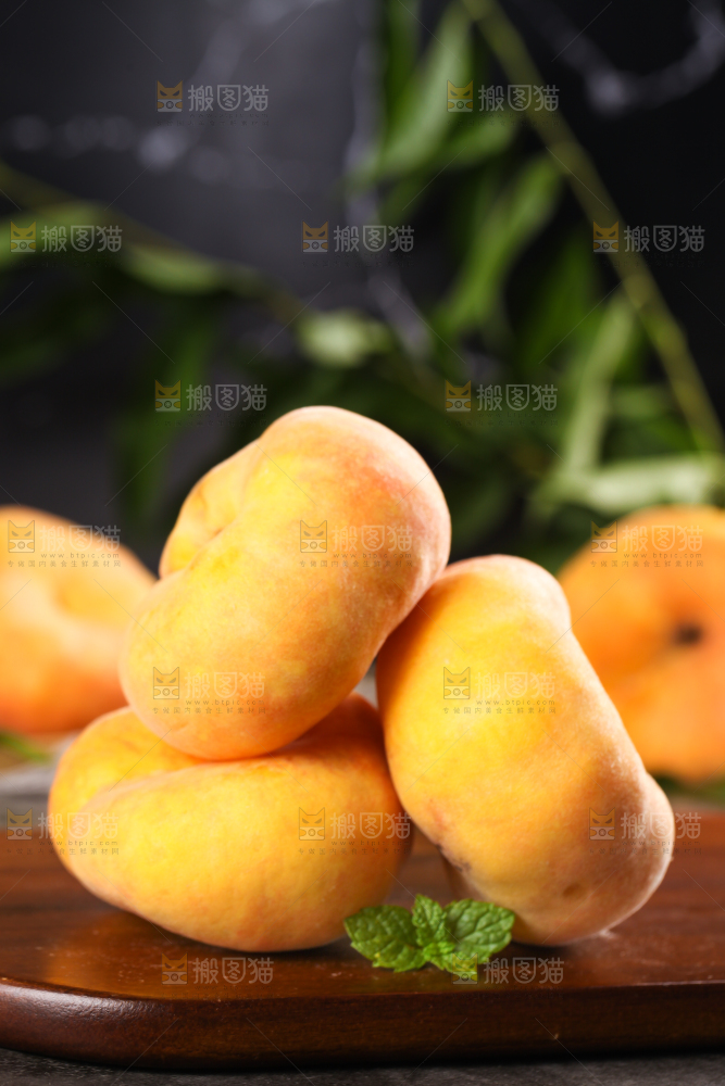 木板上的黄金蟠桃