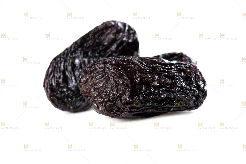 白底上的黑加仑葡萄干