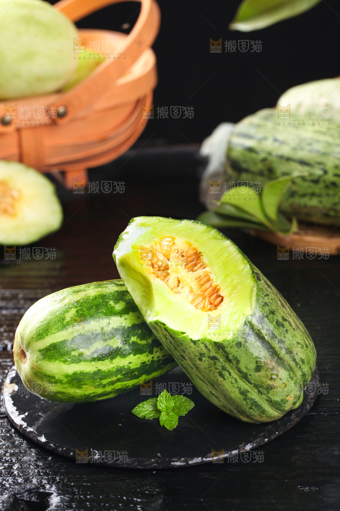 石板上的酥蜜甜瓜